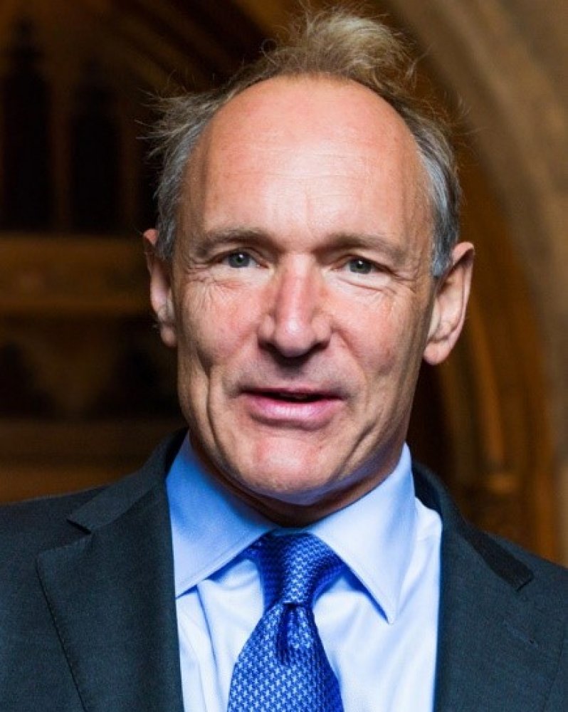Sir Tim Berners Lee arriving at the Guildhall to receive the Honorary Freedom of the City of London.